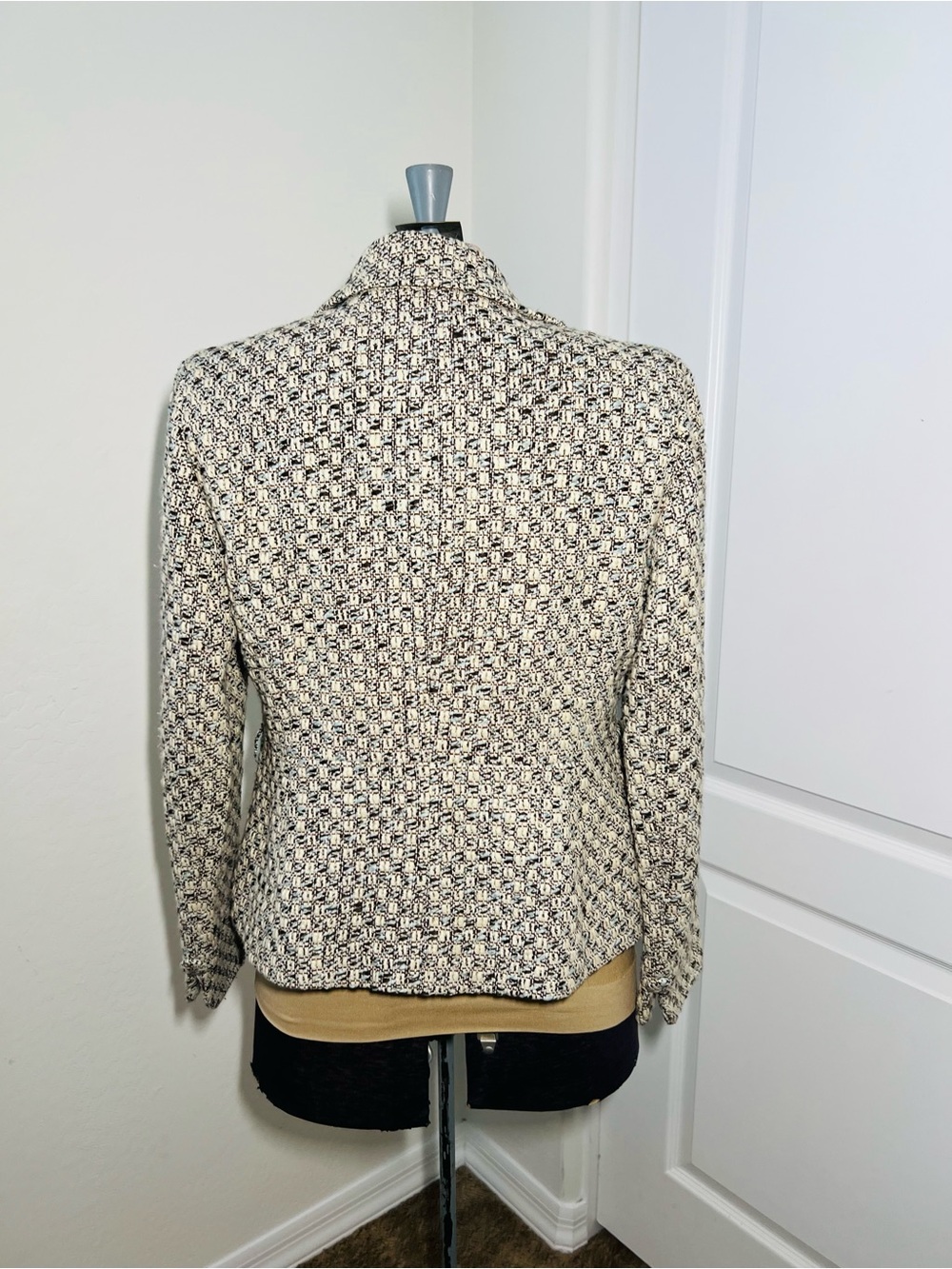 LOFT Cream and Black Textured Knit Blazer - Picture 3 of 8